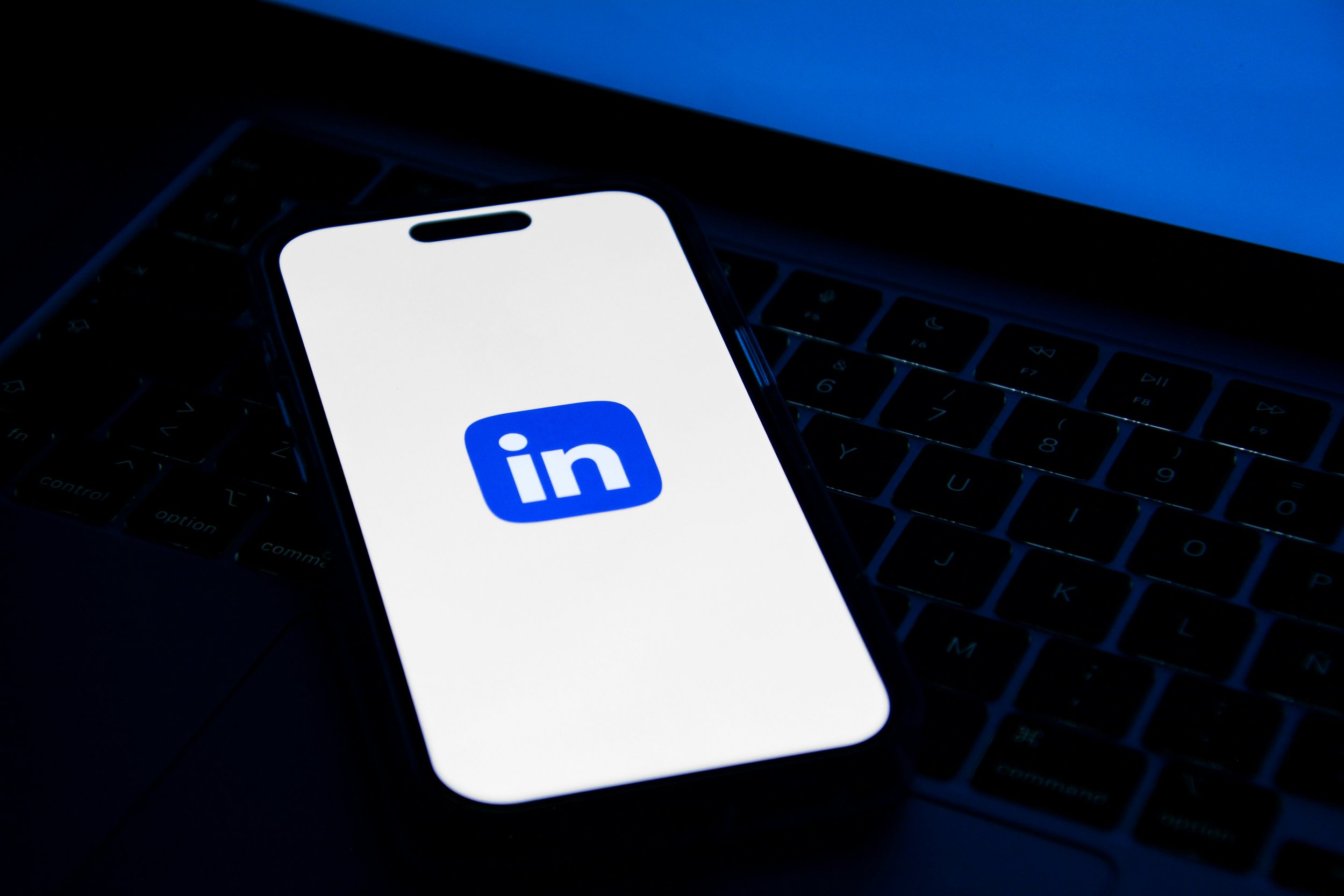 Nurturing thriving online communities